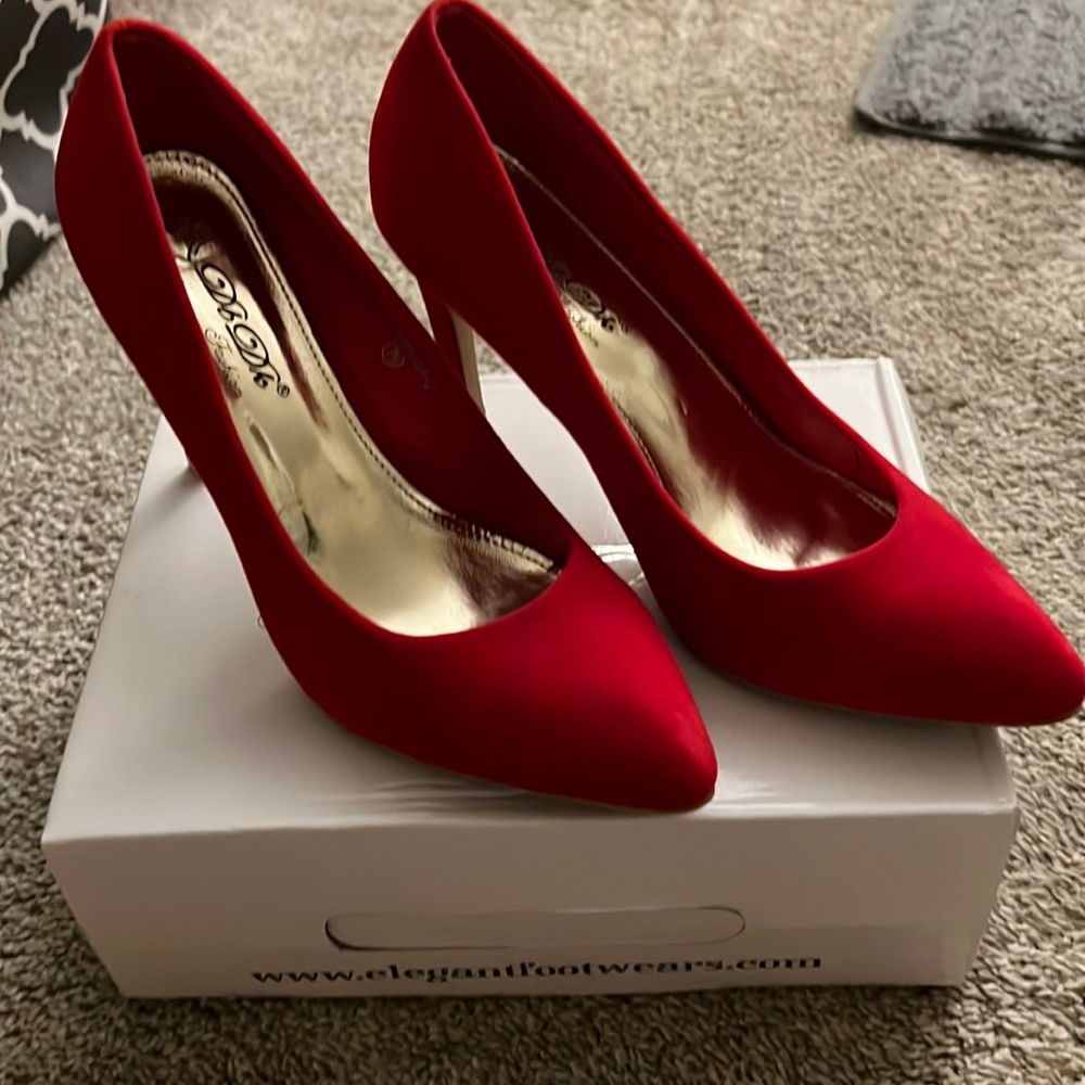 Red Pumps